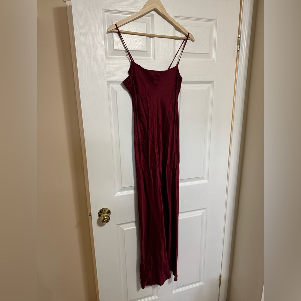 Slinky Armani Collezioni Burgundy Spaghetti Strap Sheath Gown👗